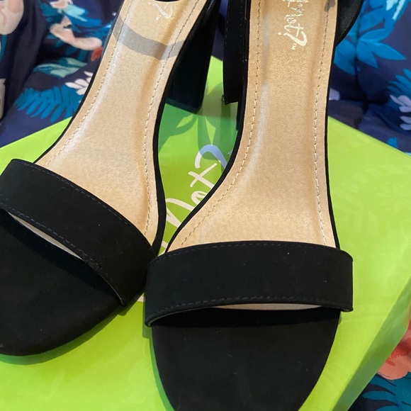 Black heels size 8.5 in womens - Picture 3 of 5